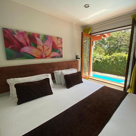 מדיין Hotel Boutique Las Rosas 5 G מראה חיצוני תמונה
